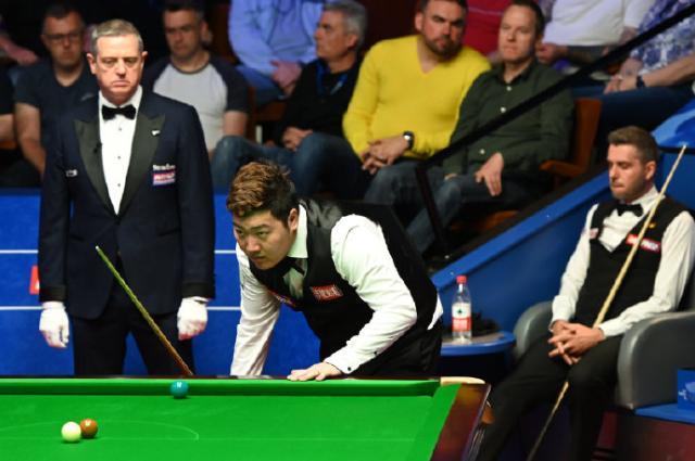 V体育官网-颜丙涛力克塞尔比进八强 创世锦赛单局用时纪录