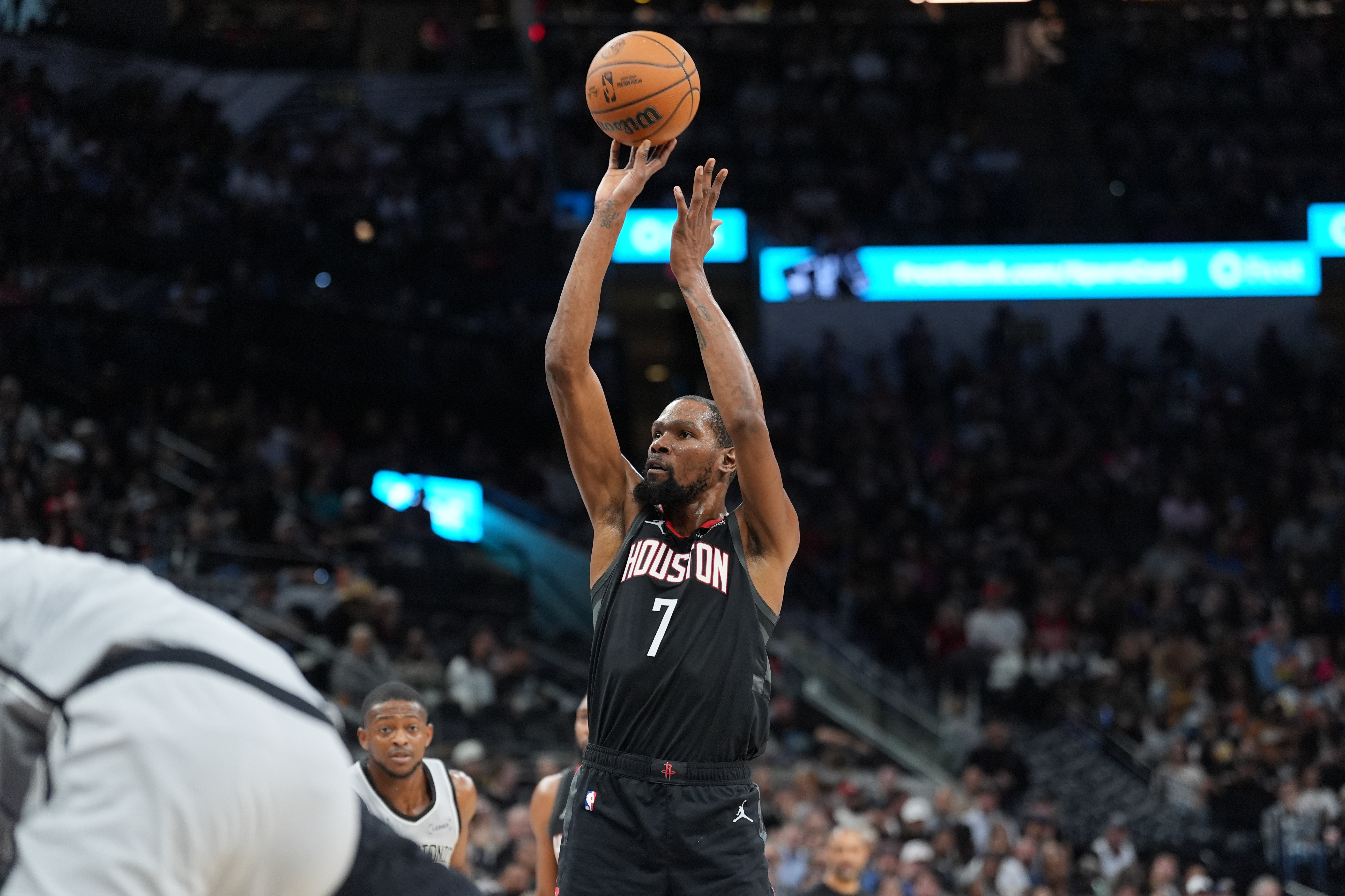 V体育-杜兰特生涯第343场至少30分且TS60%+ 历史第二多&amp;詹姆斯411第一