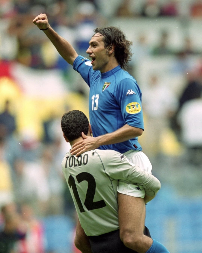 V体育-意大利国家队内斯塔老照片曝光,AC米兰名宿风采依旧|世界杯_新浪体育_新浪新闻